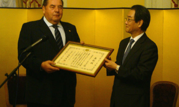 FIAS President Vasily Shestakov is awarded a certificate of honour of the Minister for Foreign Affairs of Japan