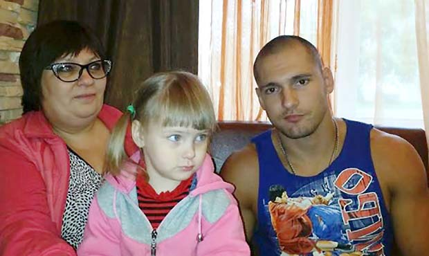 На Урале самбист поймал выпавшую с четвертого этажа девочку