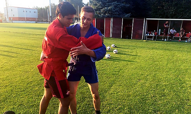 Paraguayan football player of the Russian club "Spartak" Lorenzo Melgarejo has mastered the techniques of sambo